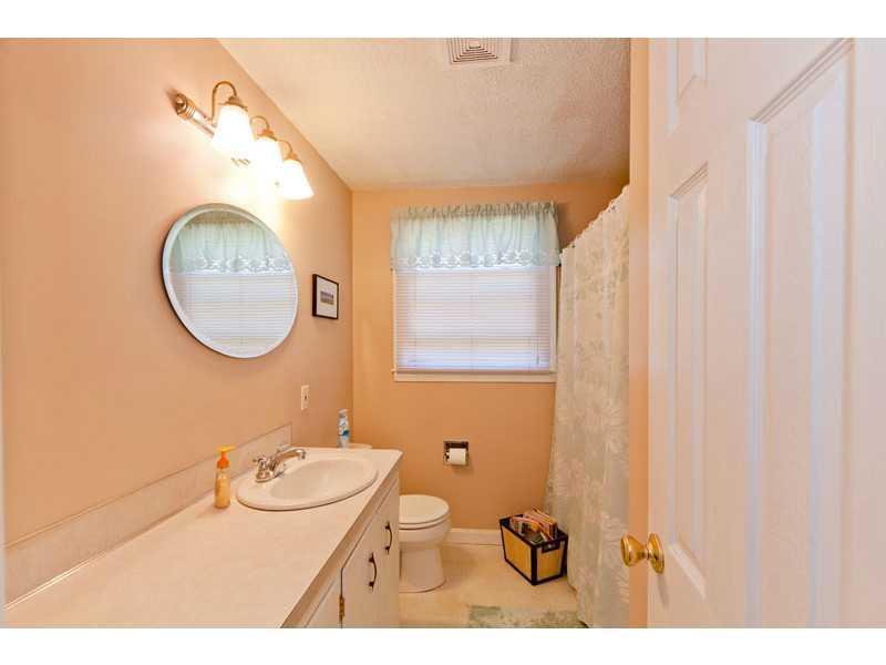 52 Scott Road South Portland, ME 04106 - Photo 15 of 26 Bathroom.