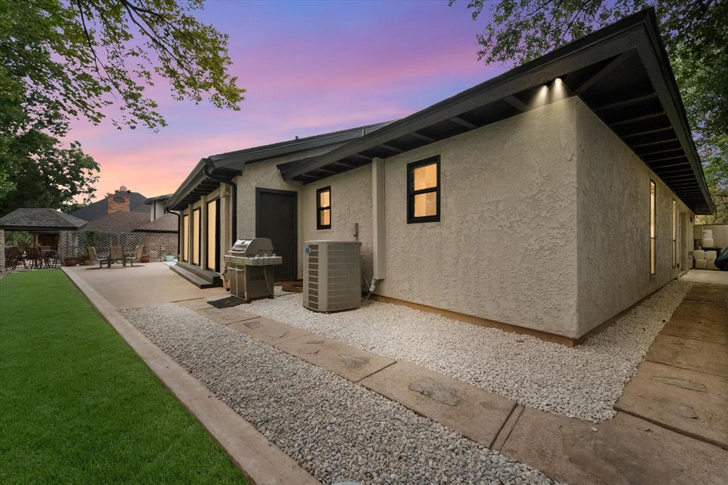 1422 Country Club Road Arlington, TX 76013 - Photo 37 of 40 Gallery Image 37