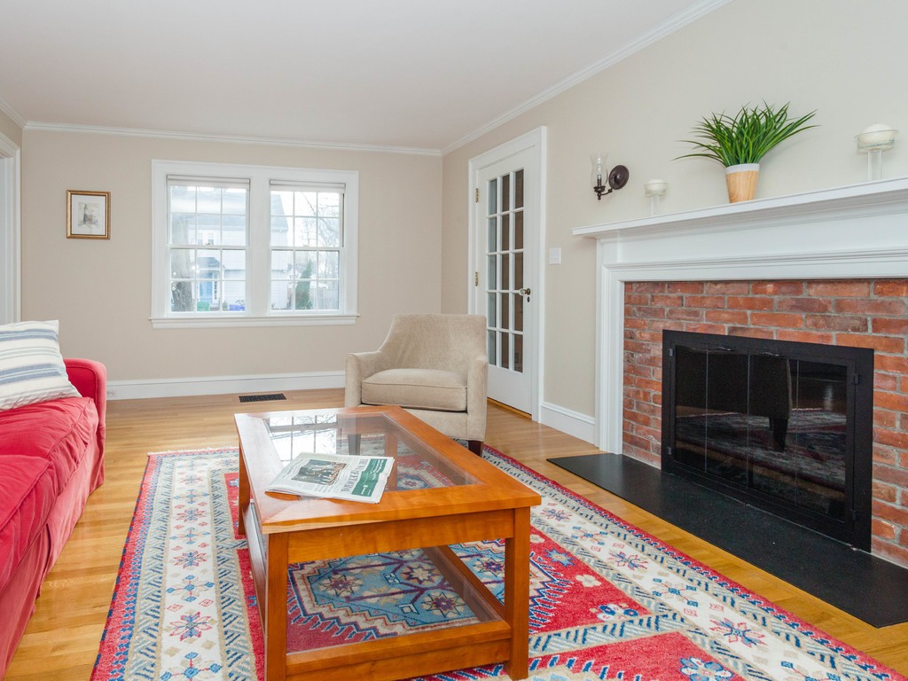 24 Leslie Road Newton, MA 02466 - Photo 9 of 21 Gallery Image 9