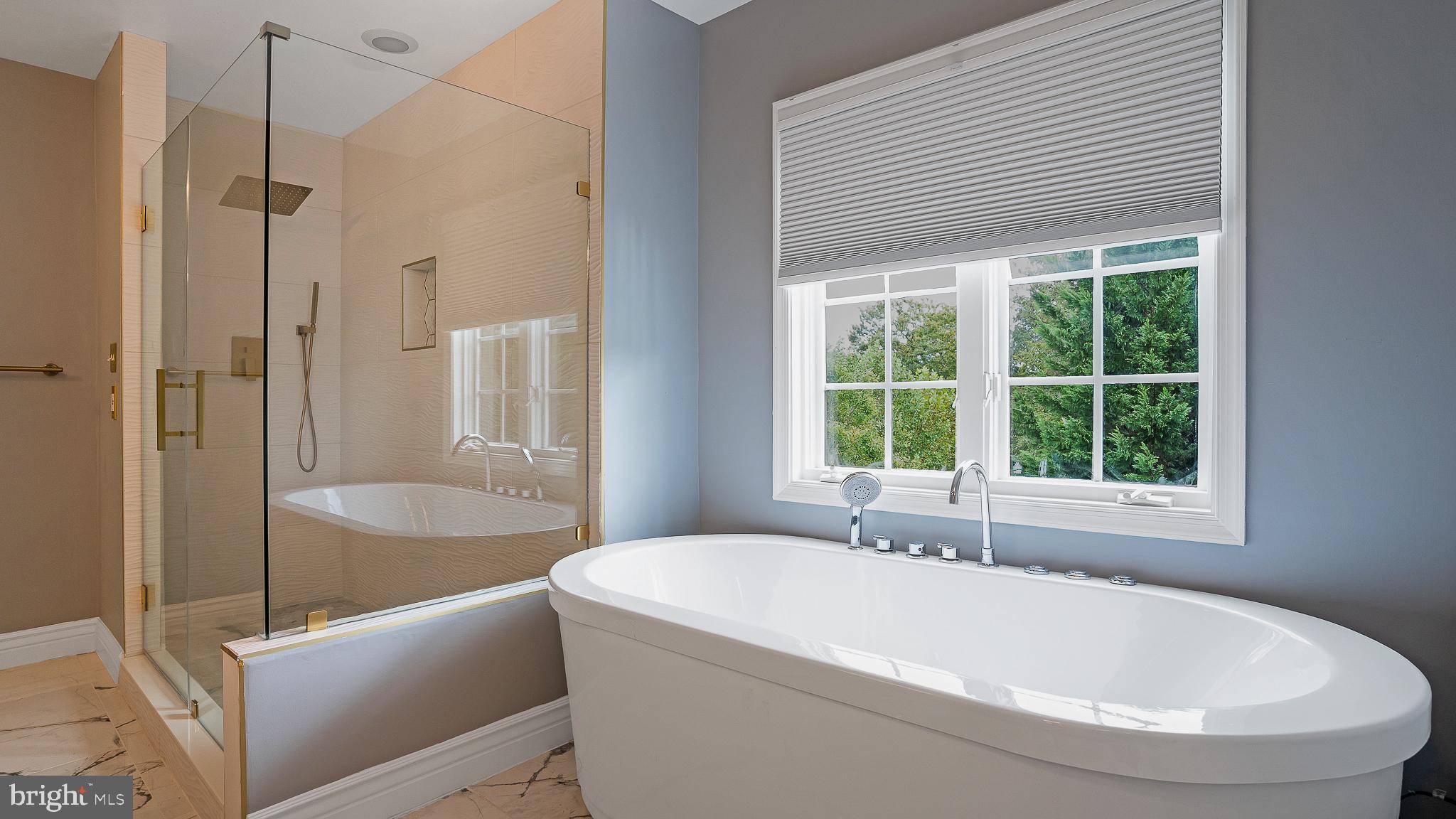 8006 Pohick Road Springfield, VA 22153 - Photo 31 of 70 Owner's Bathroom