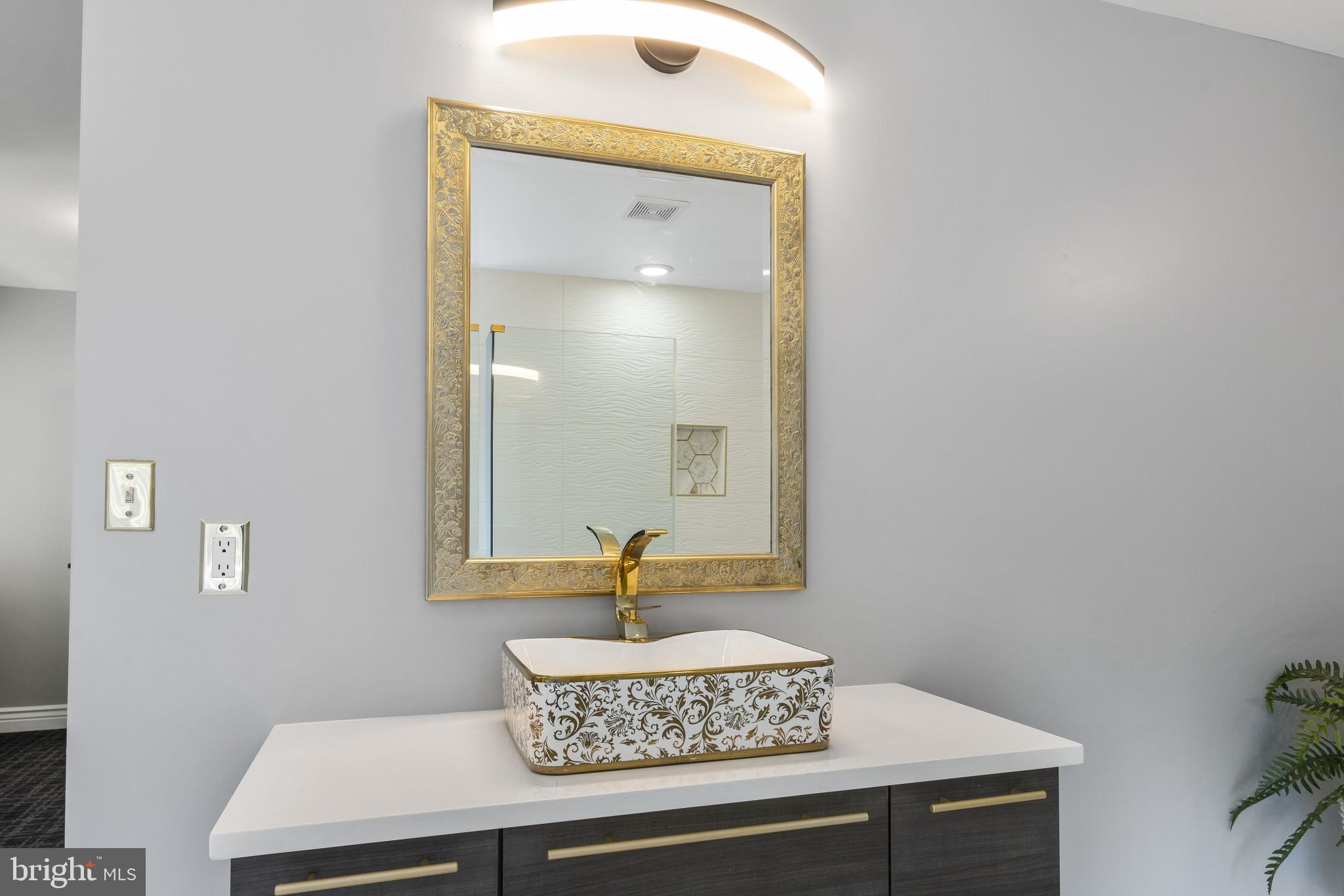 8006 Pohick Road Springfield, VA 22153 - Photo 34 of 70 Owner's Bath