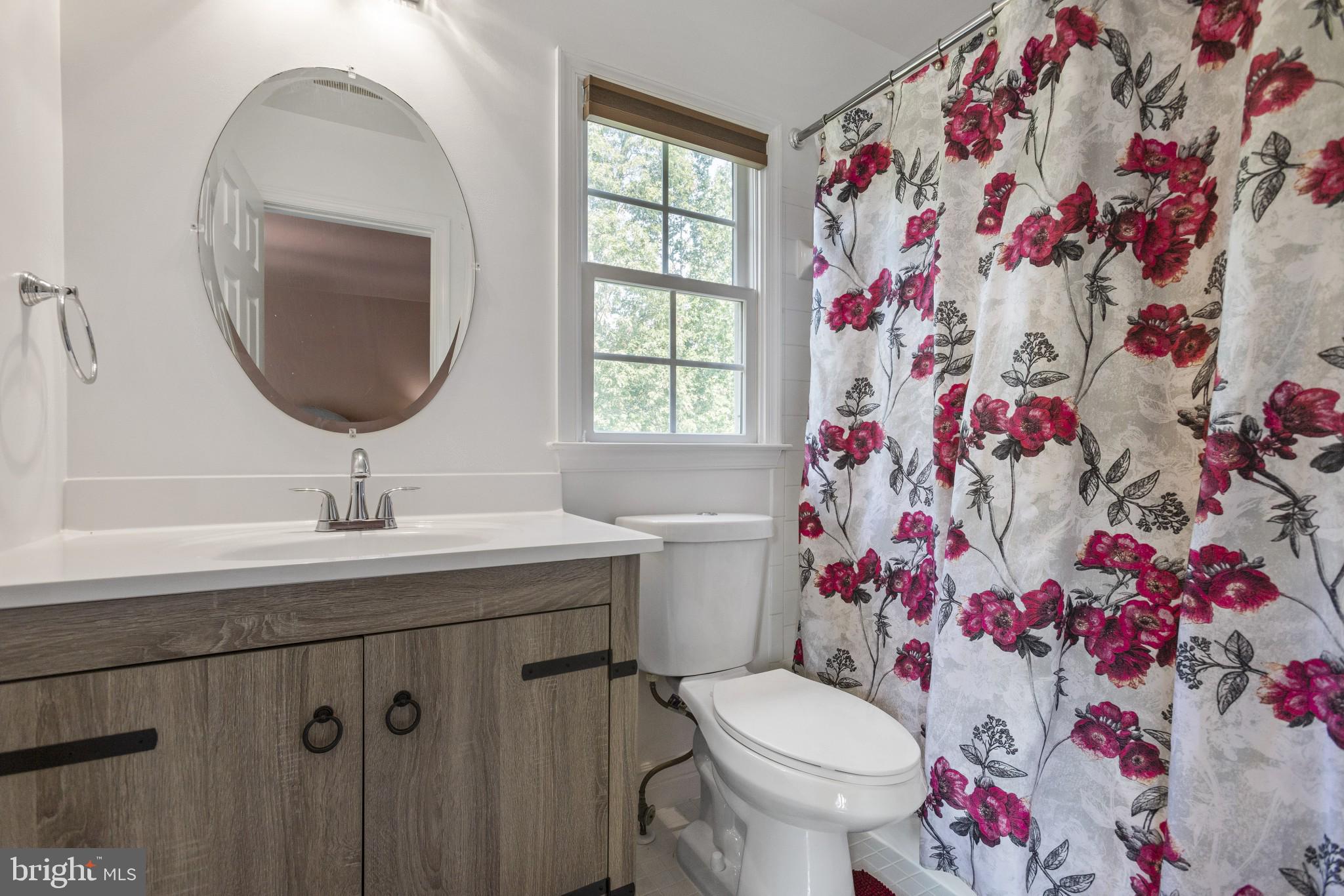 8006 Pohick Road Springfield, VA 22153 - Photo 39 of 70 Full Bathroom