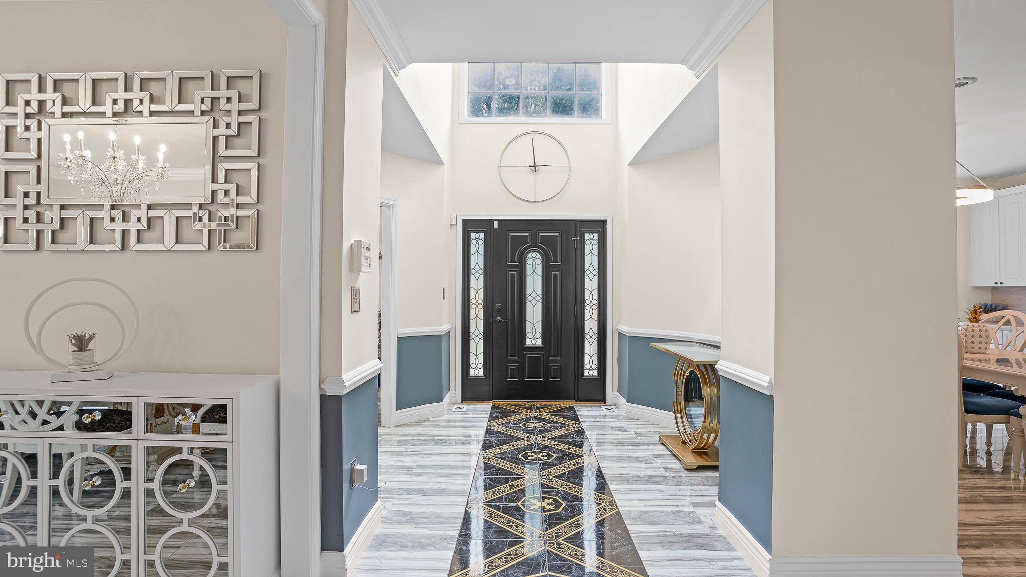 8006 Pohick Road Springfield, VA 22153 - Photo 5 of 70 Entryway