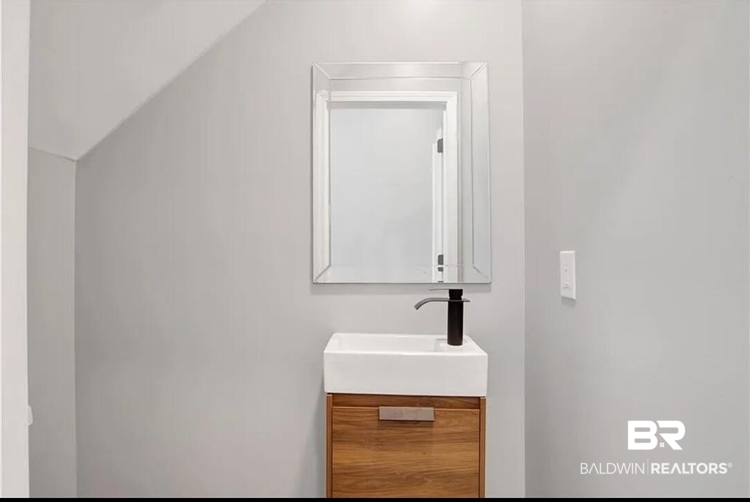 632 Ridgewood Drive Daphne, AL 36526 - Photo 23 of 36 Bathroom featuring vanity