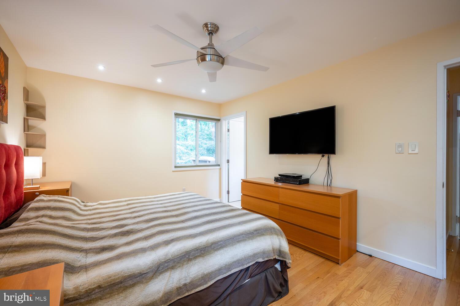 8313 Still Spring Court Bethesda, MD 20817 - Photo 17 of 39