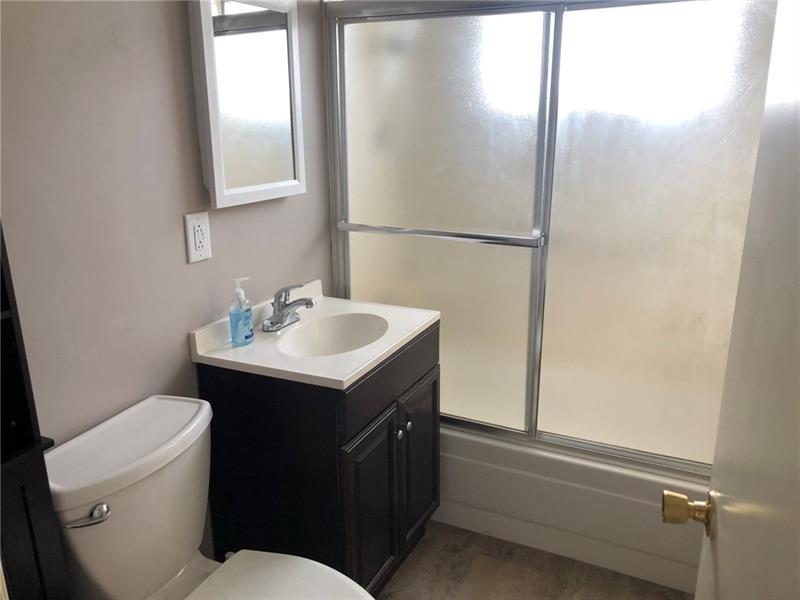 16 Ridgewood Way New Castle, PA 16105 - Photo 15 of 20 Full Bath
