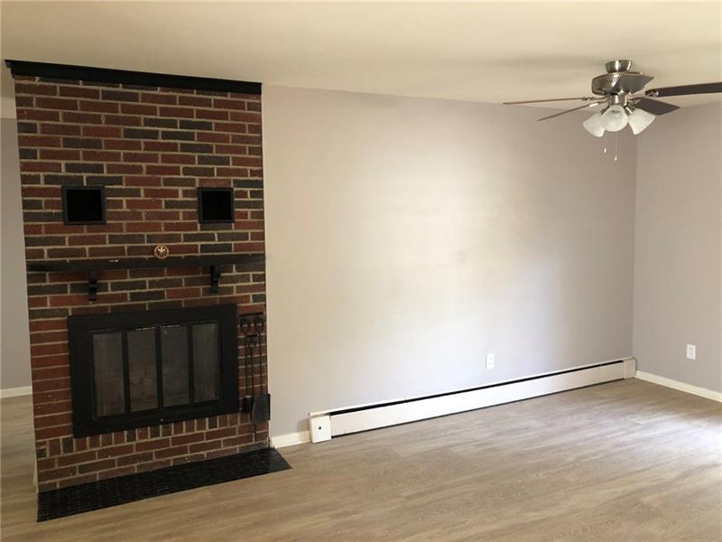 16 Ridgewood Way New Castle, PA 16105 - Photo 7 of 20 Dining Room Area
