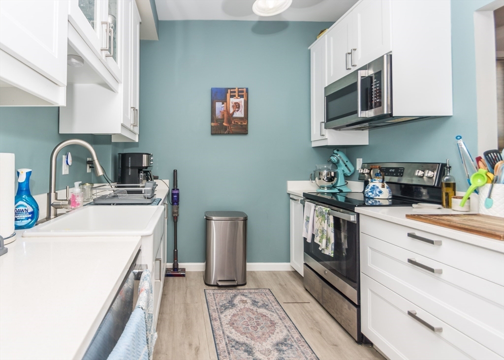 110 Maple Place, Unit 8 Dedham, MA 02026 - Photo 4 of 19