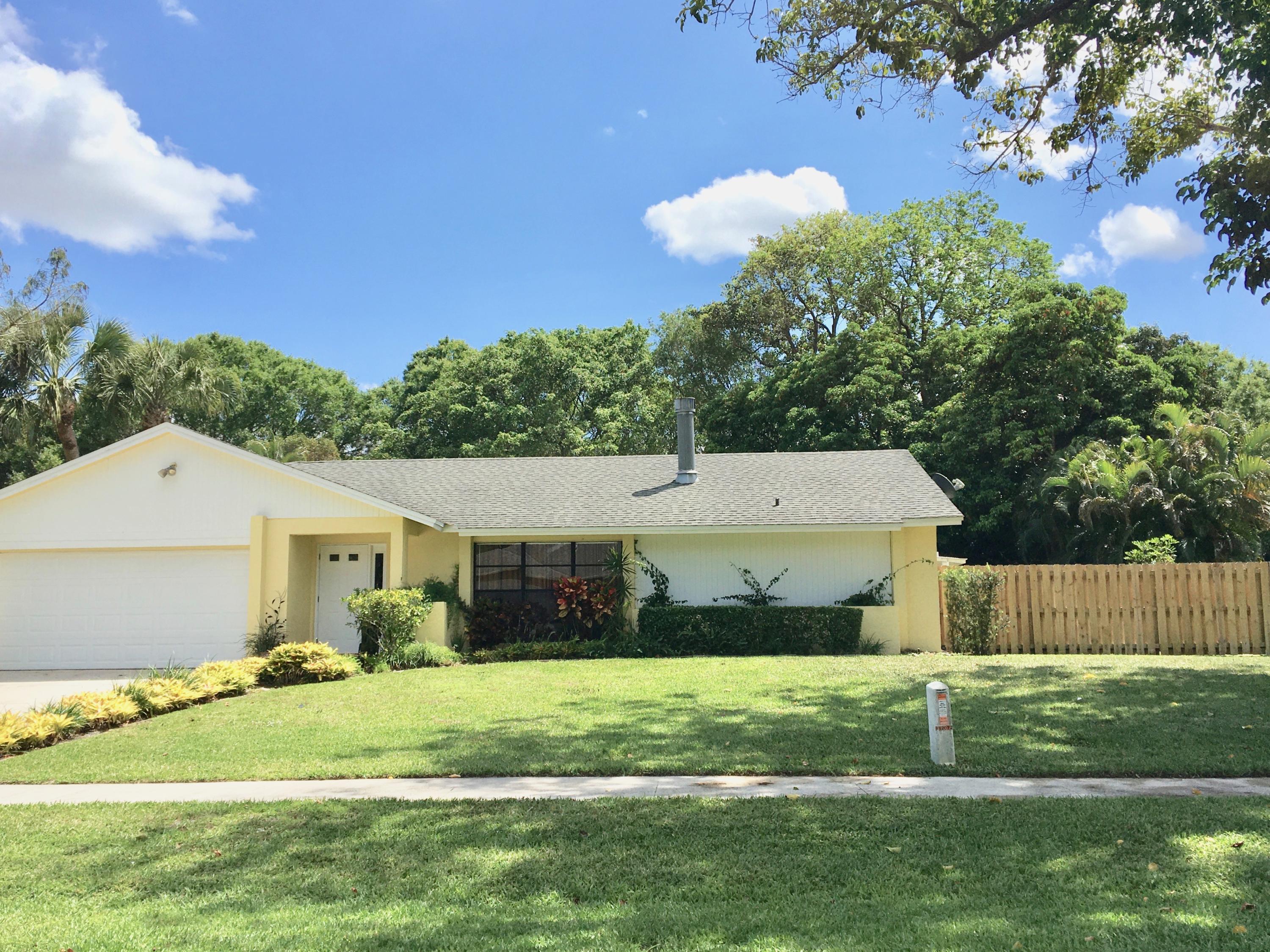 12072 Old Country Road South Wellington, FL 33414 - Photo 2 of 52 IMG_2885
