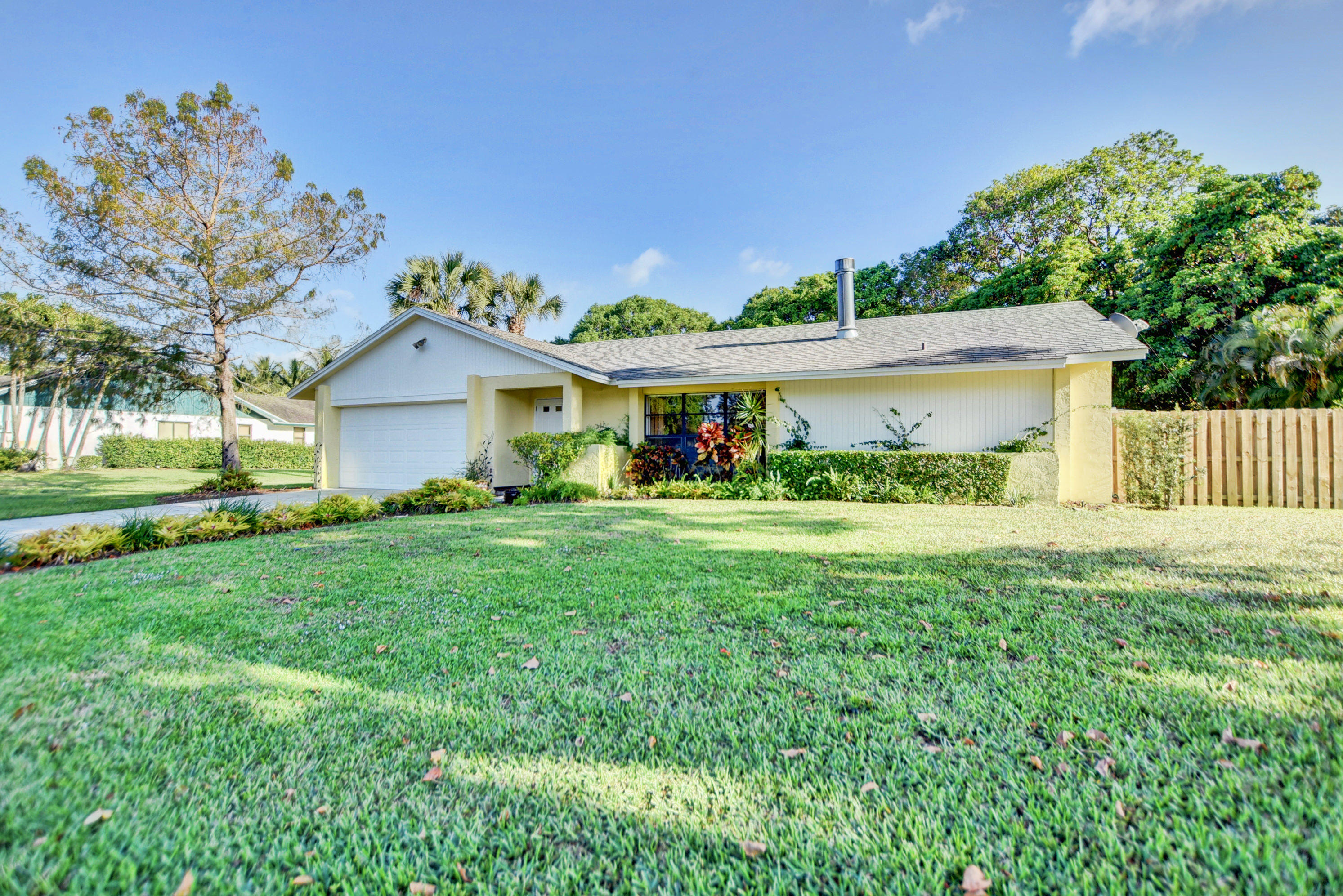 12072 Old Country Road South Wellington, FL 33414 - Photo 4 of 52 DSC_6482_3_4_5_6