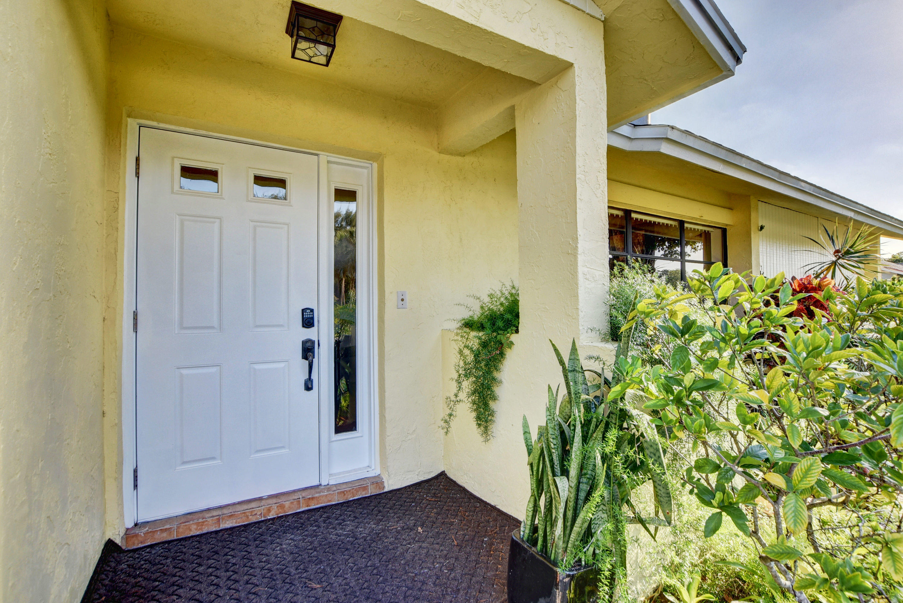 12072 Old Country Road South Wellington, FL 33414 - Photo 5 of 52 DSC_6487_88_89_90_91