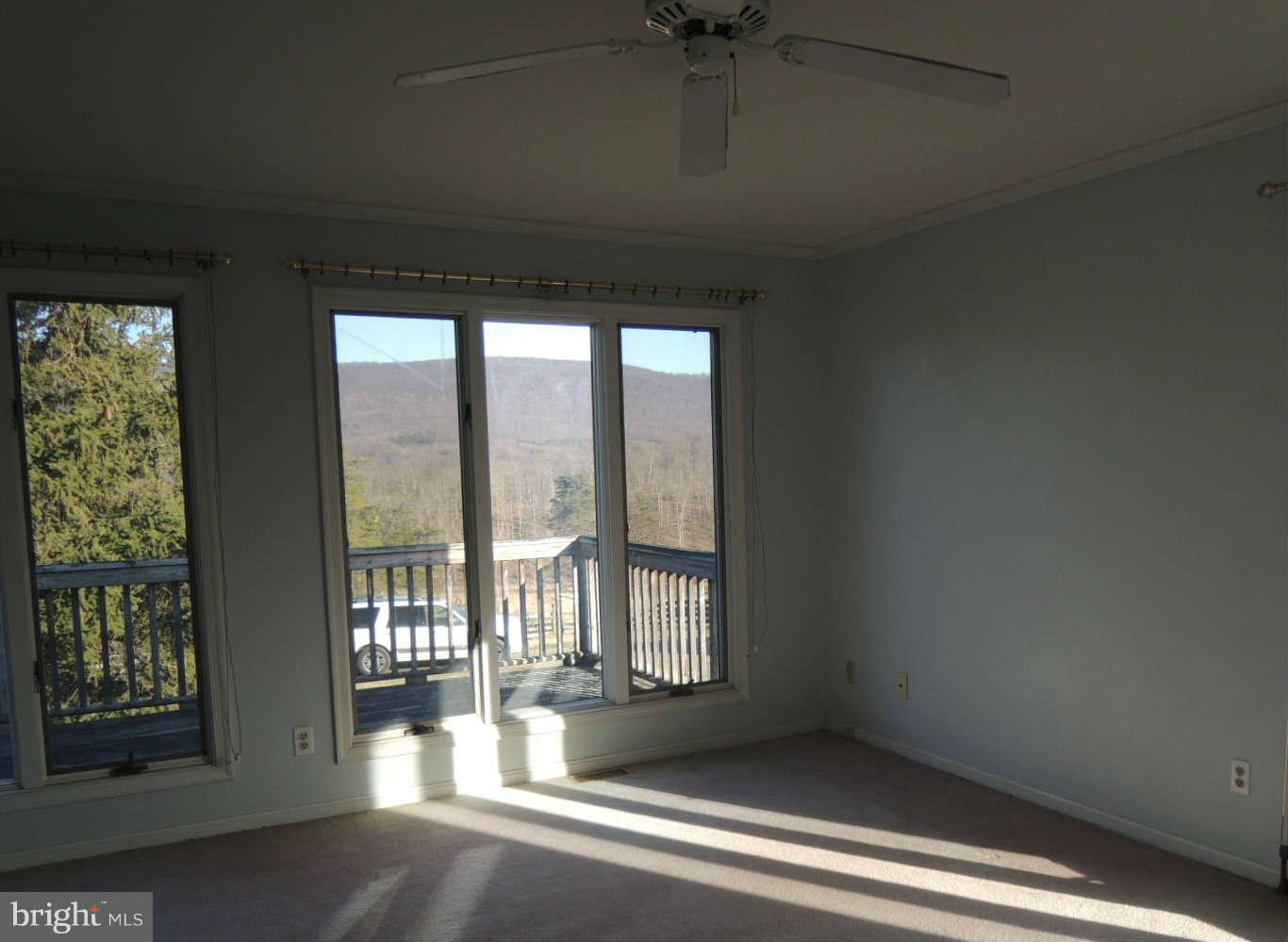 20 Luttrell Road Berkeley Springs, WV 25411 - Photo 7 of 25 Interior (General)
