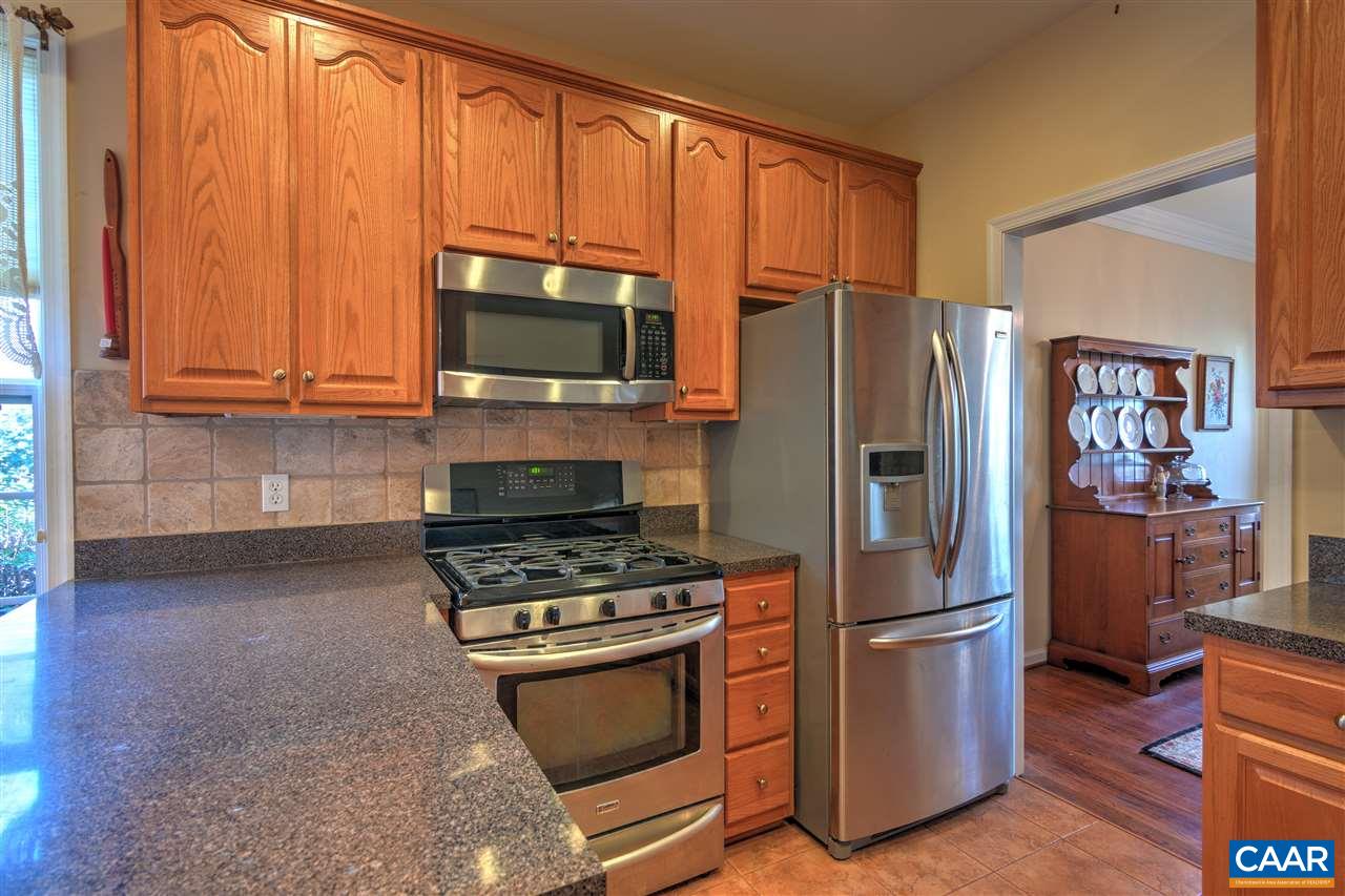 32 Zephyr Road Palmyra, VA 22963 - Photo 12 of 31 a kitchen with granite countertop a refrigerator stove and microwave