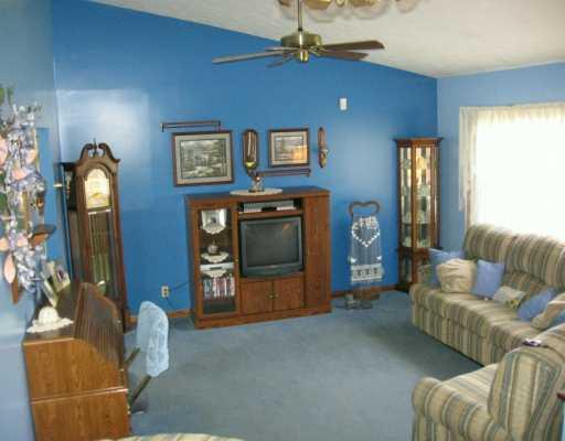 399 Anderson Hozak Road Clinton, PA 15026 - Photo 4 of 8 Living Room.