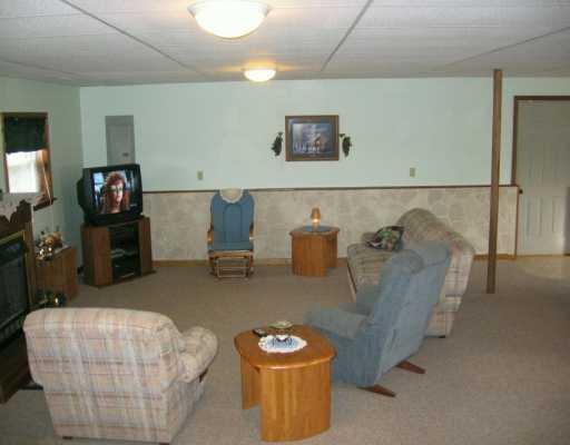 399 Anderson Hozak Road Clinton, PA 15026 - Photo 6 of 8 Den/Family/Great Room.