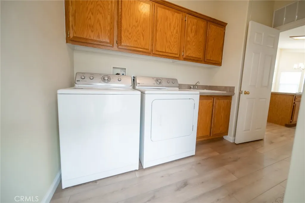 49 Pine Via Anaheim, CA 92802 - Photo 14 of 23 a utility room with dryer and washer