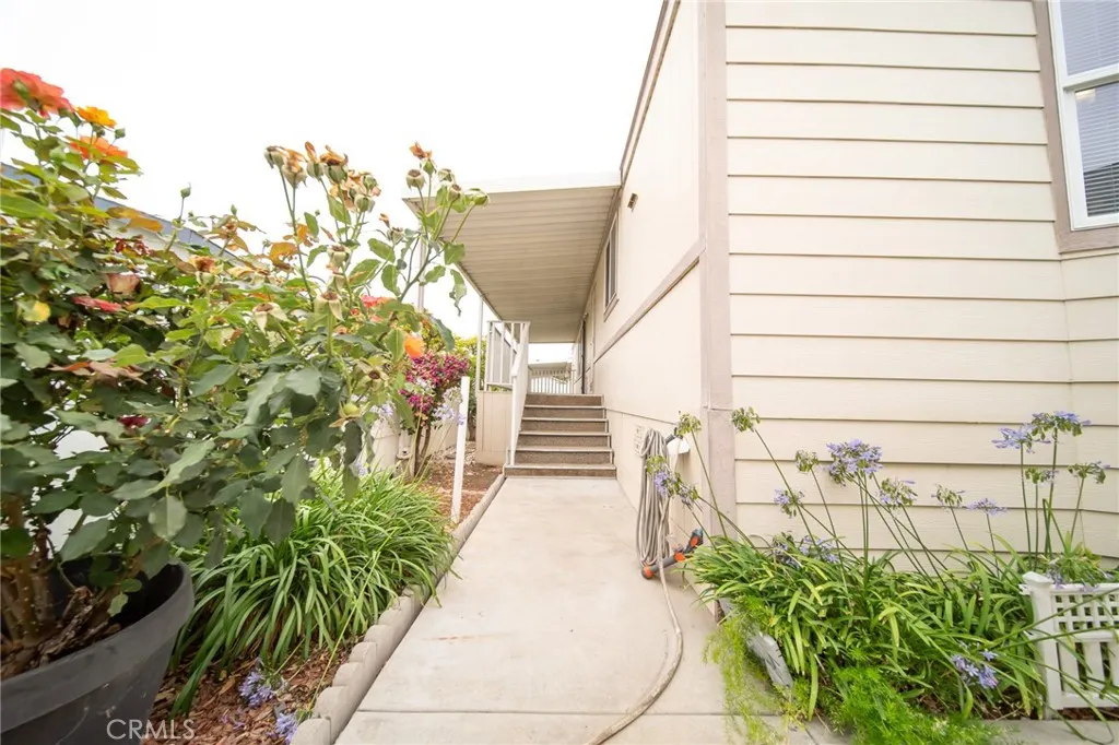 49 Pine Via Anaheim, CA 92802 - Photo 9 of 23 a view of a pathway with a yard
