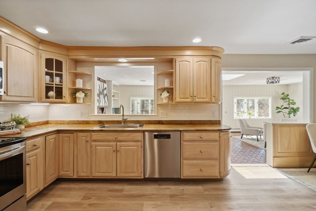 89 Plain Road Wayland, MA 01778 - Photo 5 of 30