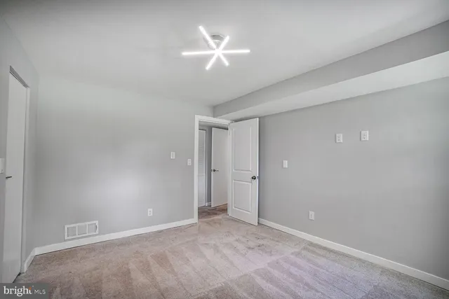 a view of an empty room with a ceiling fan