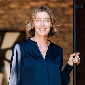 Maia Tozzi, Agent in  - Compass