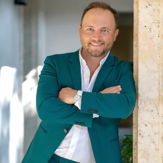 Anthony Lauria, Agent in  - Compass