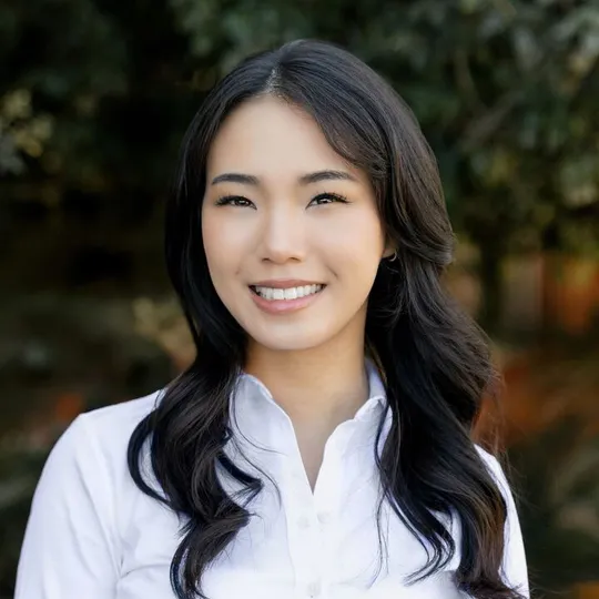 Esther Shim, Agent in  - Compass