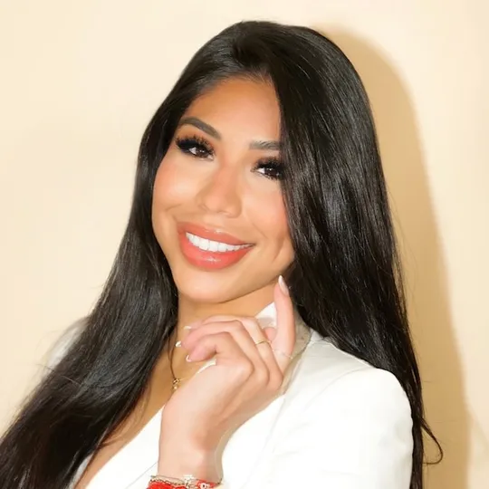 Elly Olivares, Agent in  - Compass