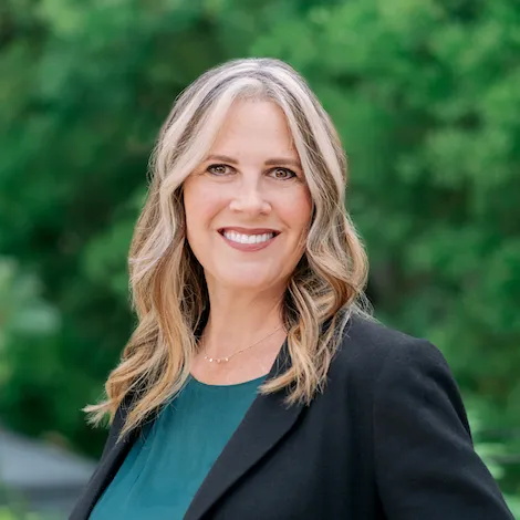 Dionne Veronin, Agent in  - Compass