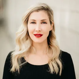 Laura Buffone, Agent in  - Compass