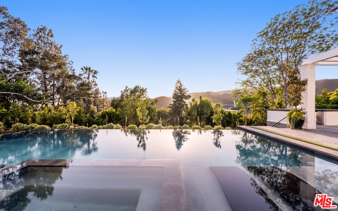 1529 Amalfi Drive, Pacific Palisades, CA 90272