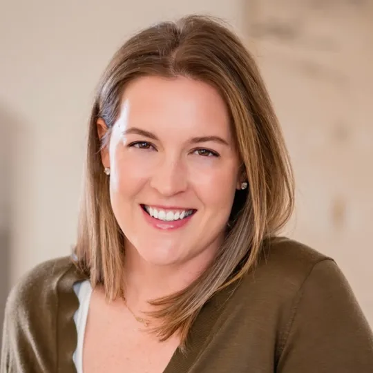 Angie Thomsic, Agent in  - Compass