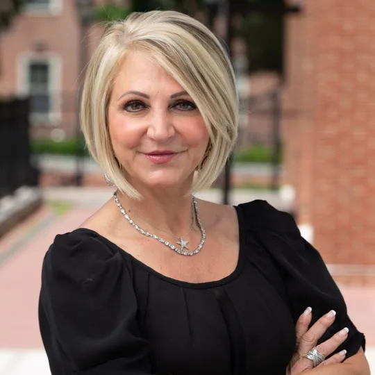 Kathryn Weinberger, Agent in  - Compass