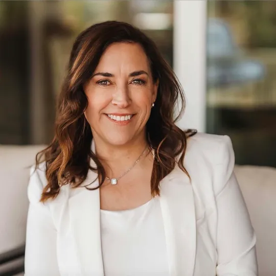 Kelly Steron, Agent in  - Compass