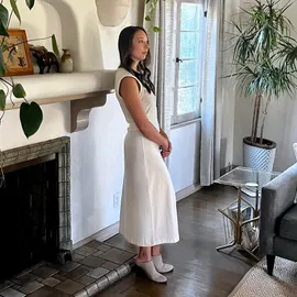 Julia Allos, Agent in  - Compass
