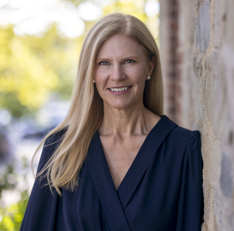 Headshot of Erica Gregg