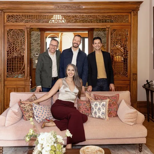 The Brownstone Boys Team, Agent in  - Compass