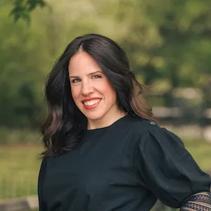 Becca Schreiber, Agent in  - Compass