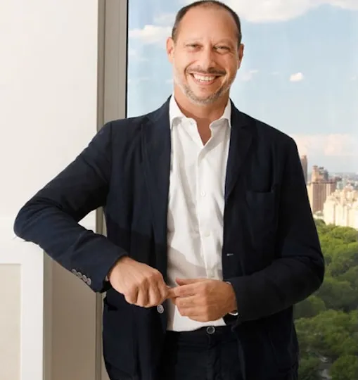 Les Meyers, Agent in  - Compass