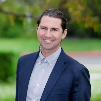 Justin Ratowsky, Agent in  - Compass