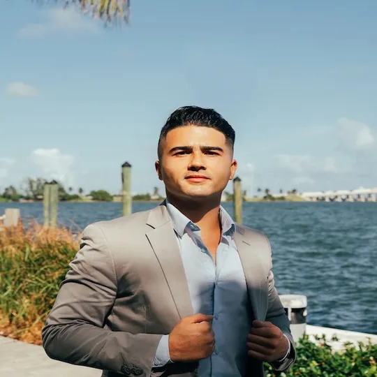 Santiago Ocampo, Agent in  - Compass