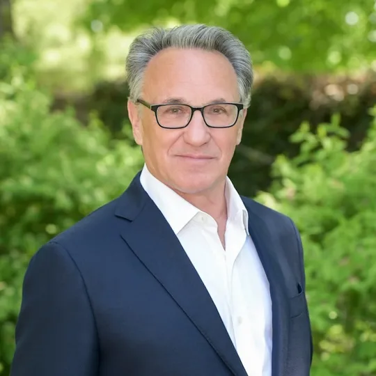 Steven Landsberg, Agent in  - Compass