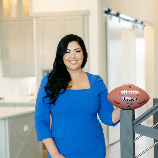 Suzy Pittman, Agent in  - Compass