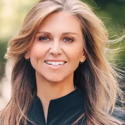 Stephanie Moon, Agent in  - Compass