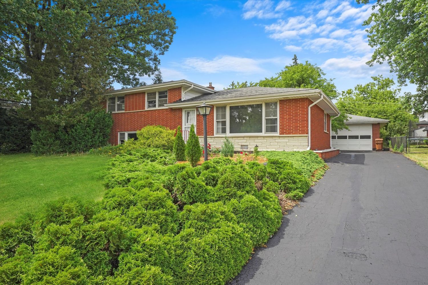 $356,000 | 11146 84th Pl | Willow Springs