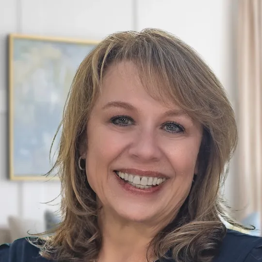 Robyn Zimmerman, Agent in  - Compass