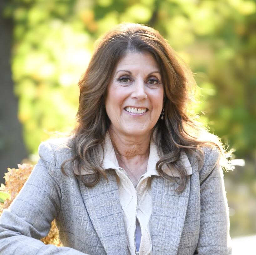 Headshot of Deborah Goldsholl