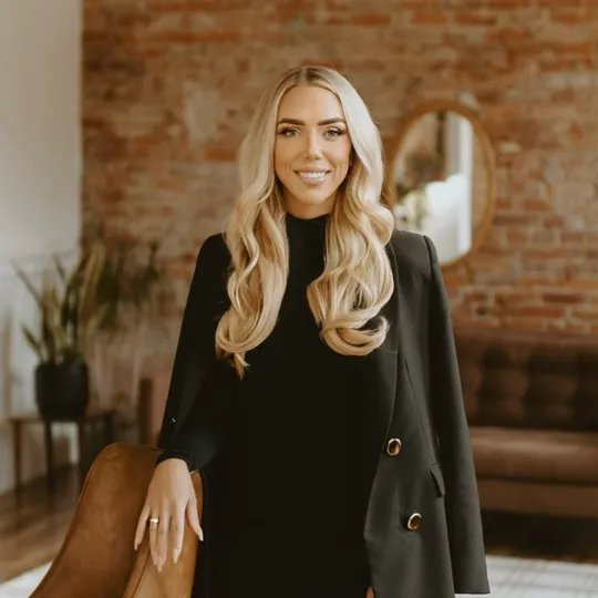 Mattie Olson, Agent in  - Compass