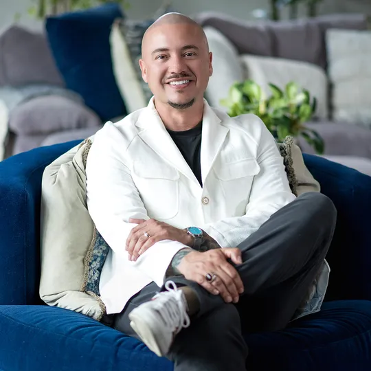 Marty Guzman, Agent in  - Compass