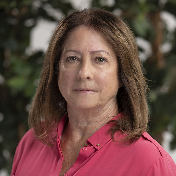 Headshot of Kerri Dyer