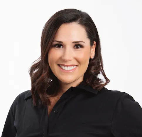 Christina Hernandez, Agent in  - Compass